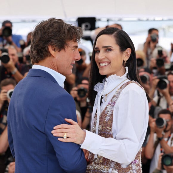 Tom Cruise et Jennifer Connelly au photocall de "Top Gun: Maverick " lors du 75ème Festival International du Film de Cannes. © Dominique Jacovides / Bestimage 