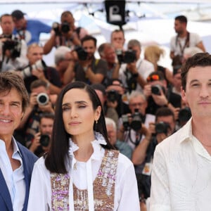 Tom Cruise, Jennifer Connelly et Miles Teller au photocall de "Top Gun: Maverick " lors du 75ème Festival International du Film de Cannes, le 18 mai 2022. © Dominique Jacovides / Bestimage 