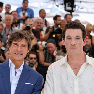 Tom Cruise et Miles Teller au photocall de "Top Gun: Maverick " lors du 75ème Festival International du Film de Cannes, le 18 mai 2022. © Dominique Jacovides / Bestimage 