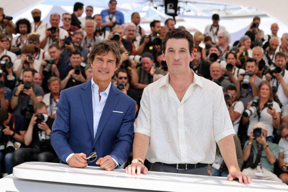 Tom Cruise et Miles Teller au photocall de "Top Gun: Maverick " lors du 75ème Festival International du Film de Cannes, le 18 mai 2022. © Dominique Jacovides / Bestimage 