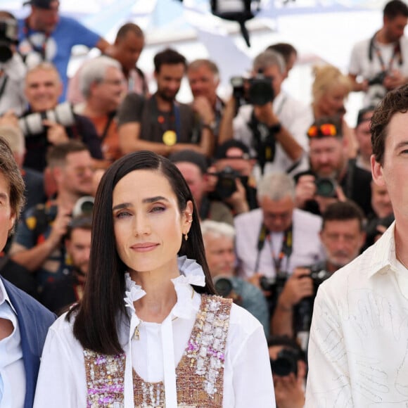 Tom Cruise et Jennifer Connelly au photocall de "Top Gun: Maverick " lors du 75ème Festival International du Film de Cannes, le 18 mai 2022. © Dominique Jacovides / Bestimage 