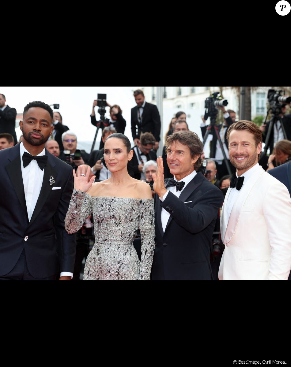 Jay Ellis, Jennifer Connelly, Tom Cruise, Glen Powell - Montée des marches du film " Top Gun : Maverick " lors du 75ème Festival International du Film de Cannes. Le 18 mai 2022 © Cyril Moreau / Bestimage