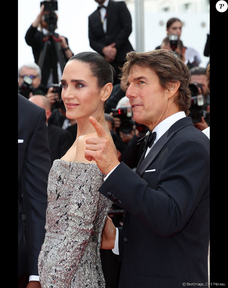 Jennifer Connelly et Tom Cruise - Montée des marches du film " Top Gun : Maverick " lors du 75ème Festival International du Film de Cannes. Le 18 mai 2022 © Cyril Moreau / Bestimage