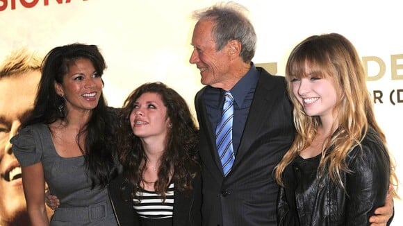 Clint Eastwood dans les bras de ses filles, Matt Damon dans ceux de sa femme... et la jolie Tamara Ecclestone !