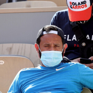 Cyril Hanouna et son fils Lino - People dans les tribunes des Internationaux de France de Tennis de Roland Garros à Paris. Le 9 juin 2021 © Dominique Jacovides / Bestimage