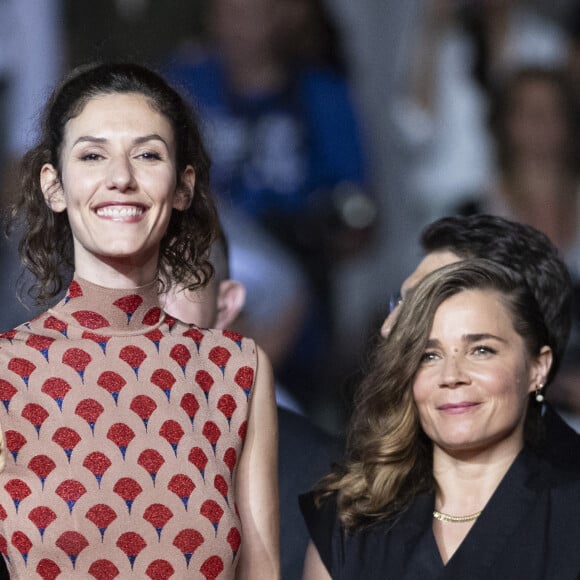 Doria Tillier, Blanche Gardin - Montée des marches du film " Fumer Fait Tousser " lors du 75ème Festival International du Film de Cannes. Le 21 mai 2022 © Cyril Moreau / Bestimage 