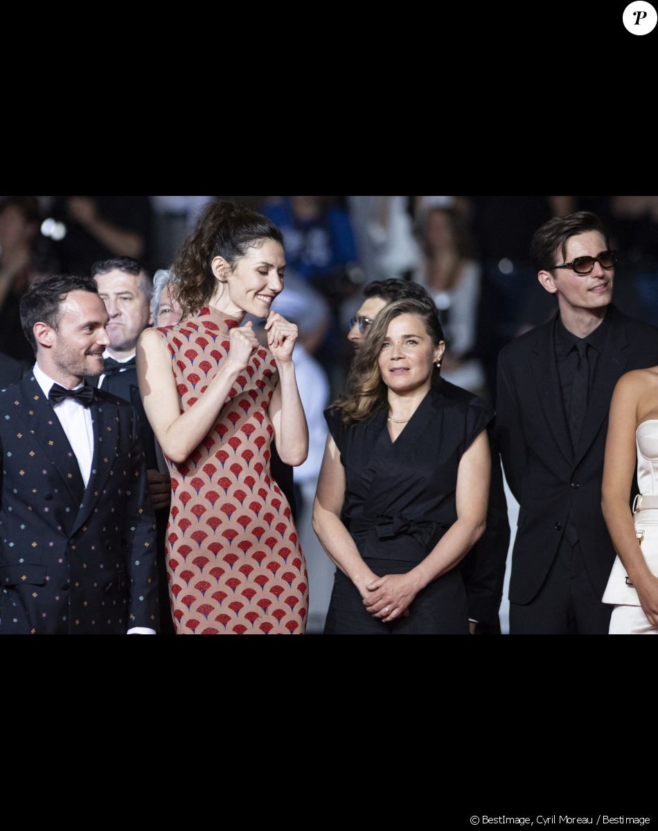 Jérôme Niel, Doria Tillier, Blanche Gardin, Raphaël Quenard - Montée des marches du film " Fumer Fait Tousser " lors du 75ème Festival International du Film de Cannes. Le 21 mai 2022 © Cyril Moreau / Bestimage