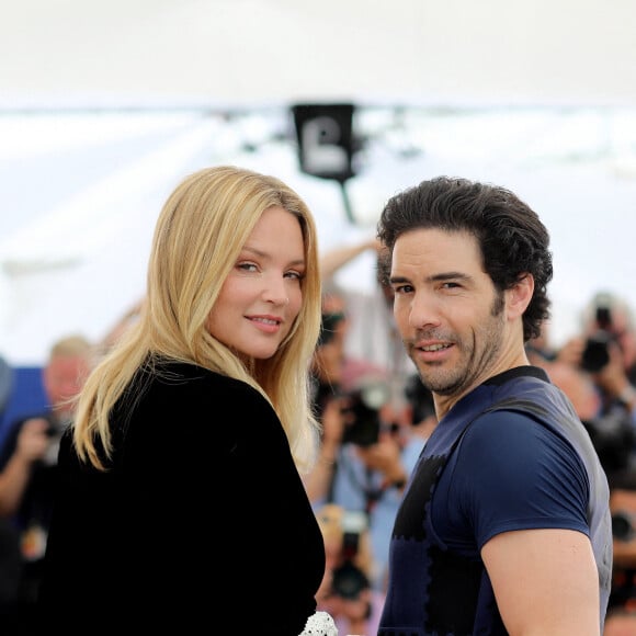 Virginie Efira, Tahar Rahim au photocall de "Don Juan" lors du 75ème Festival International du Film de Cannes, le 22 mai 2022. © Dominique Jacovides/Bestimage 