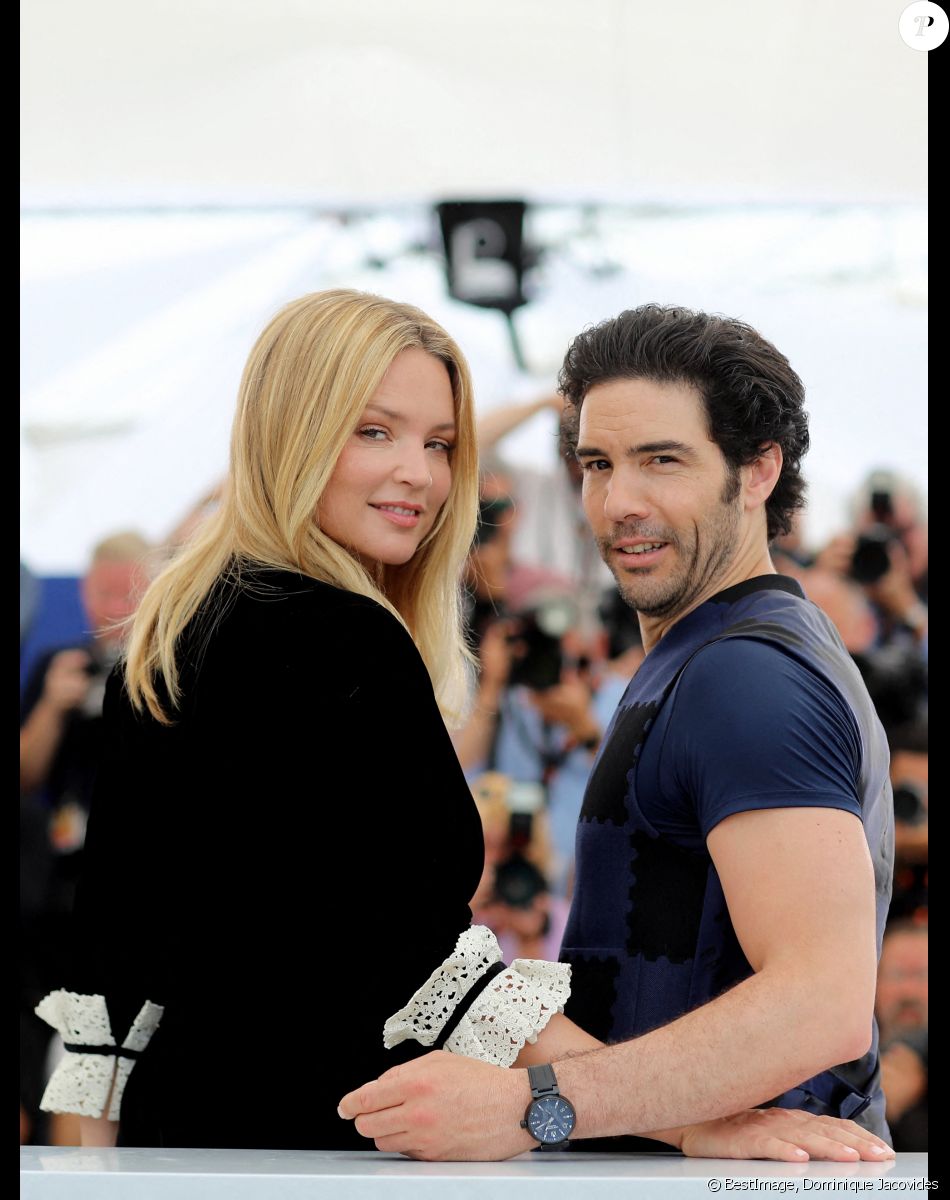 Virginie Efira, Tahar Rahim au photocall de "Don Juan" lors du 75ème Festival International du Film de Cannes, le 22 mai 2022. © Dominique Jacovides/Bestimage