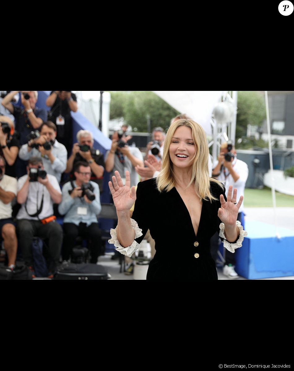 Virginie Efira au photocall de "Don Juan" lors du 75ème Festival International du Film de Cannes, le 22 mai 2022. © Dominique Jacovides/Bestimage