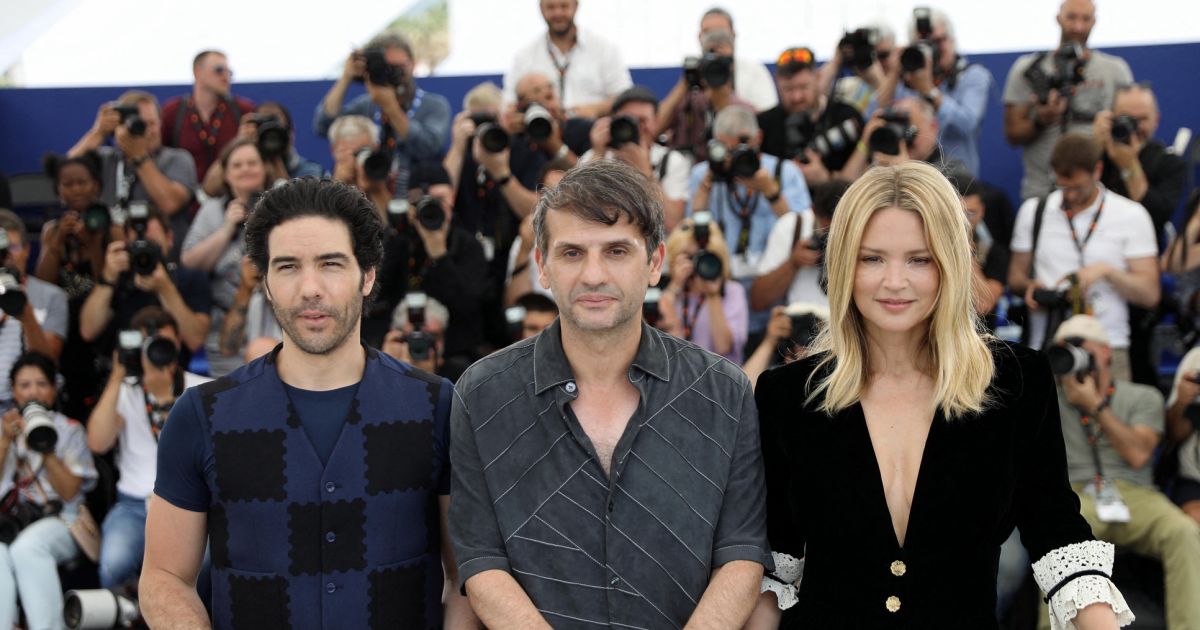 Tahar Rahim, Serge Bozon, Virginie Efira au photocall de Don Juan lors