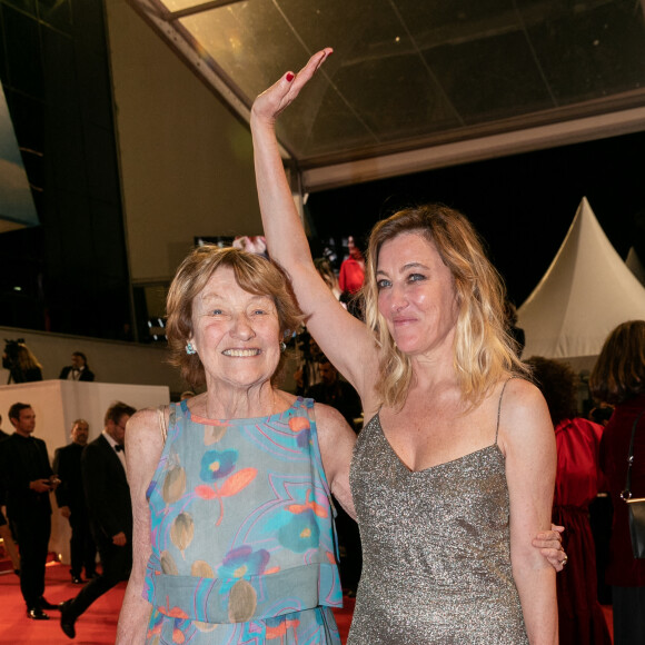 Marisa Boroni et sa fille Valeria Bruni Tedeschi - Descente des marches du film "Les Amandiers (Forever Young)" lors du 75e Festival de Cannes, le 22 mai 2022. © Dominique Jacovides / Bestimage