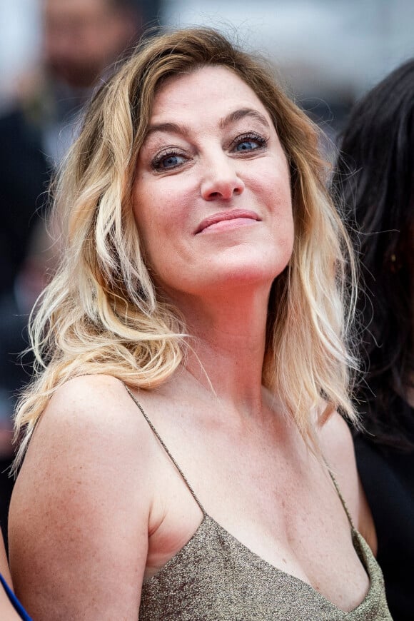 Valeria Bruni-Tedeschi - Montée des marches du film "Les Amandiers" lors du 75e Festival de Cannes. Le 22 mai 2022. © Cyril Moreau / Bestimage