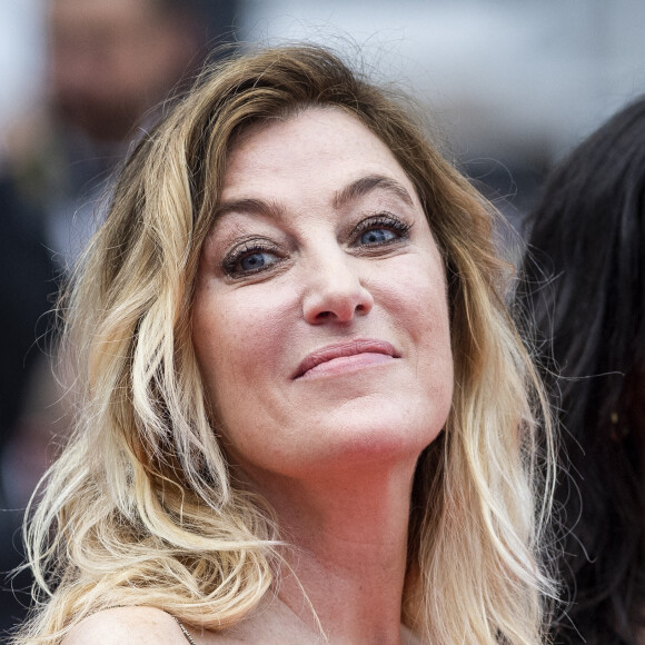 Valeria Bruni-Tedeschi - Montée des marches du film "Les Amandiers" lors du 75e Festival de Cannes. Le 22 mai 2022. © Cyril Moreau / Bestimage