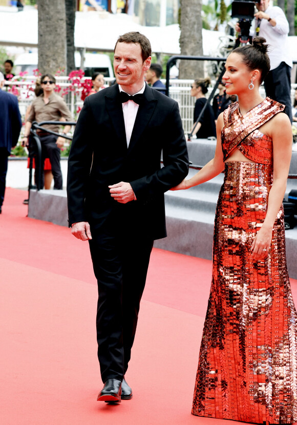 Michael Fassbender et sa femme Alicia Vikander - Montée des marches du film "Holy Spider (Les nuits de Mashhad)" lors du 75ème Festival International du Film de Cannes le 22 mai 2022.© Dominique Jacovides / Bestimage