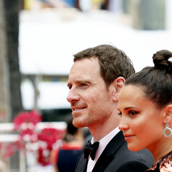 Michael Fassbender et sa femme Alicia Vikander - Montée des marches du film "Holy Spider (Les nuits de Mashhad)" lors du 75ème Festival International du Film de Cannes le 22 mai 2022. © Dominique Jacovides / Bestimage 