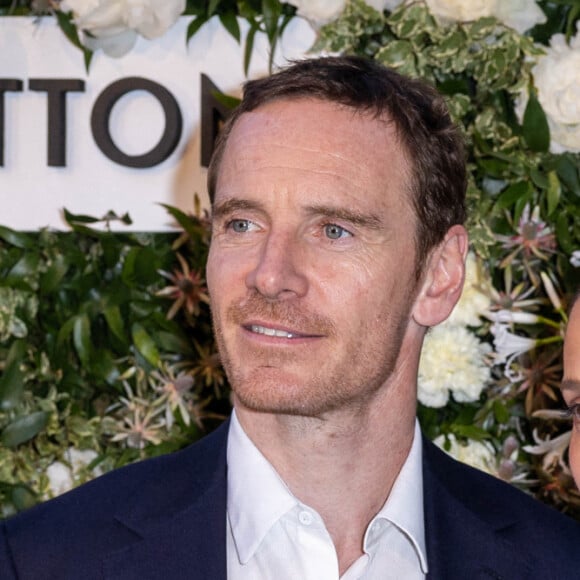 Alicia Vikander et son mari Michael Fassbender - Photocall du dîner Vanity Fair x Louis Vuitton chez Fred l'Ecailler lors du 75ème Festival International du Film de Cannes, le 20 mai 2022. © Olivier Borde / Bestimage 
