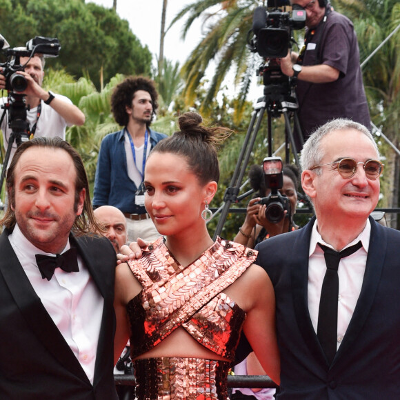 Vincent Macaigne, Alicia Vikander, Olivier Assayas - Montée des marches du film "Holy Spider (Les nuits de Mashhad)" lors du 75ème Festival International du Film de Cannes. Le 22 mai 2022 © Giancarlo Gorassini / Bestimage 