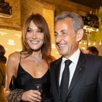 Carla Bruni en nuisette, au bras de Nicolas Sarkozy : apparition remarquée du couple à Cannes