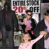 Heidi Klum et Seal en promenade avec leurs enfants dont la petite dernière Lou, à Los Angeles le 12 janvier 2010