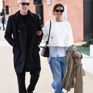 Vincent Cassel et sa femme Tina Kunakey arrivent à l'aéroport international de Venise - Marco Polo et prennent un bateau-taxi, à Venise, Italie, le 21 avril 2022. 