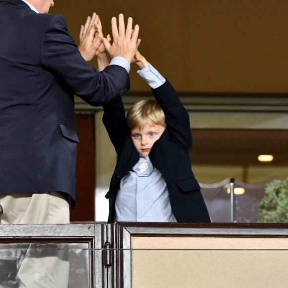 Le prince Albert II de Monaco, son fils Le prince Jacques de Monaco, marquis des Baux, lors de la 29ème édition du World Stars Football Match au Stade Louis II à Monaco, le 24 mai 2022. © Bruno Bebert/Bestimage 