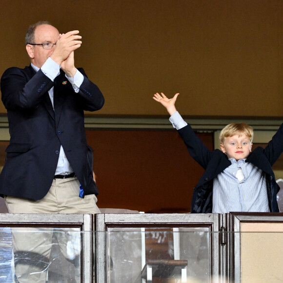 Le prince Albert II de Monaco, son fils Le prince Jacques de Monaco, marquis des Baux, lors de la 29ème édition du World Stars Football Match au Stade Louis II à Monaco, le 24 mai 2022. © Bruno Bebert/Bestimage 