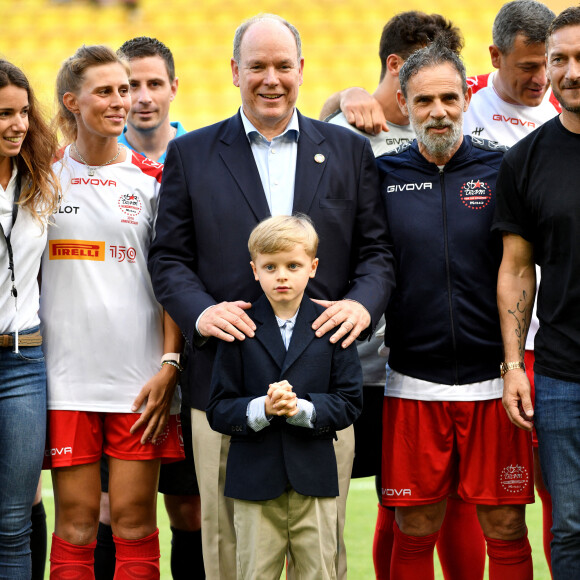 Lisa Caussin Battaglia, le prince Albert II de Monaco, son fils Le prince Jacques de Monaco, marquis des Baux et Marco Simone lors de la 29ème édition du World Stars Football Match au Stade Louis II à Monaco, le 24 mai 2022. © Bruno Bebert/Bestimage 