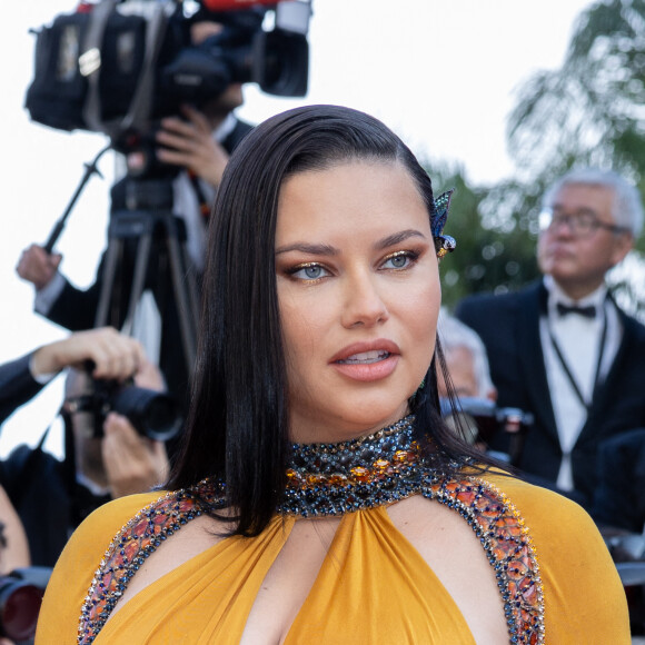 Adriana Lima (enceinte) - Montée des marches du film " Elvis " lors du 75ème Festival International du Film de Cannes. Le 25 mai 2022 © Olivier Borde / Bestimage 