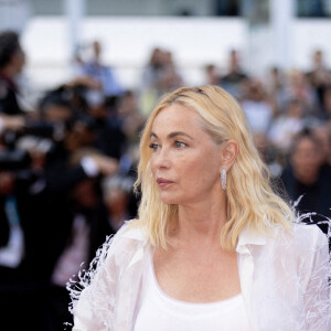 Emmanuelle Béart - Montée des marches du film " Elvis " lors du 75ème Festival International du Film de Cannes. Le 25 mai 2022 © Cyril Moreau / Bestimage 