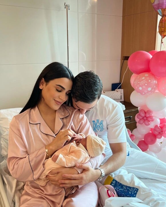 Camélie et Tarek Benattia sont parents pour la deuxième fois ! La belle a donné naissance à une adorable petite fille au doux prénom.