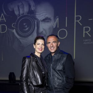 Exclusif - Nikos Aliagas et sa femme Tina Grigoriou - Vernissage de l'exposition photographique de Nikos Aliagas "Regards Miroirs" à la Seine Musicale à Boulogne-Billancourt le 14 avril 2022. "Regards Miroirs" proposera de découvrir des tirages à l'intérieur du bâtiment, mais également dans une vidéo interactive diffusée sur l'écran géant du parvis de la Seine Musicale. Le clip qui rassemble plus de 100 photographies d'artistes français et internationaux sera accompagnée d'une musique originale créée par I. Maalouf et son orchestre Free Spirit Ensemble. Le groupe TF1 se réjouit d'accompagner l'exposition " Regards Miroirs " de N. Aliagas, qui se tiendra à la Seine Musicale du 15 avril au 3 novembre 2022. À l'occasion de cet événement, la chaîne d'information LCI ainsi que TF1Info.fr mettront en lumière cette exposition protéiforme sur le travail de N. Aliagas. © Cyril Moreau/Bestimage