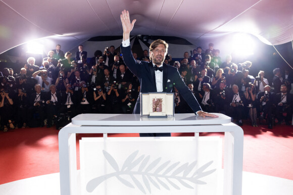 Ruben Östlund (Palme d'Or pour " Sans Filtre (Triangle of Sadness) " - Photocall de la remise des palmes lors de la cérémonie de clôture du 75ème Festival International du Film de Cannes. Le 28 mai 2022