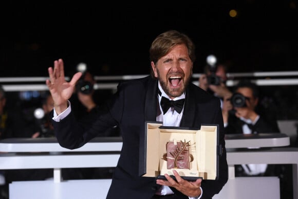 Ruben Östlund (Palme d'Or pour " Sans Filtre (Triangle of Sadness) " - Photocall de la remise des palmes lors de la cérémonie de clôture du 75ème Festival International du Film de Cannes.