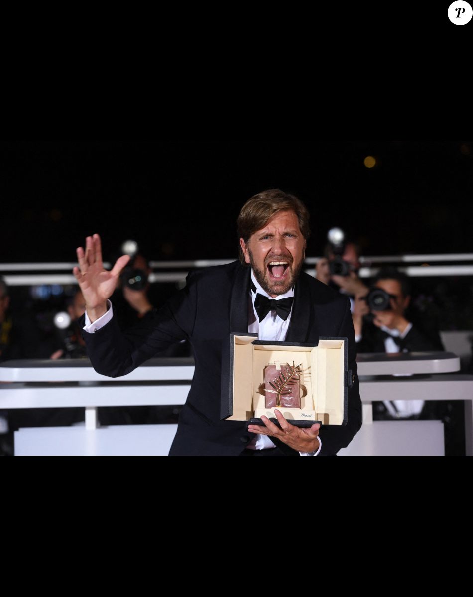 Ruben Östlund (Palme d'Or pour " Sans Filtre (Triangle of Sadness) " - Photocall de la remise des palmes lors de la cérémonie de clôture du 75ème Festival International du Film de Cannes.