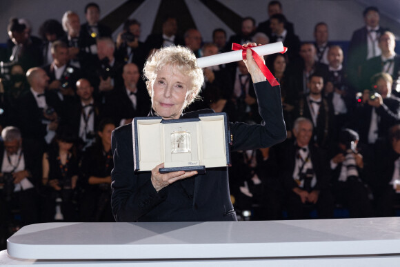 Claire Denis (Grand Prix pour " Stars at Noon ") - Photocall de la remise des palmes lors de la cérémonie de clôture du 75ème Festival International du Film de Cannes. Le 28 mai 2022