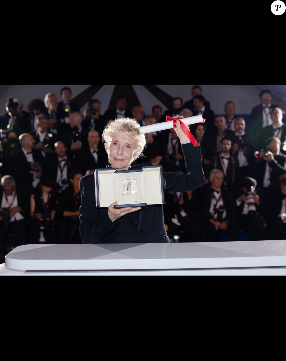 Claire Denis (Grand Prix pour " Stars at Noon ") - Photocall de la remise des palmes lors de la cérémonie de clôture du 75ème Festival International du Film de Cannes. Le 28 mai 2022