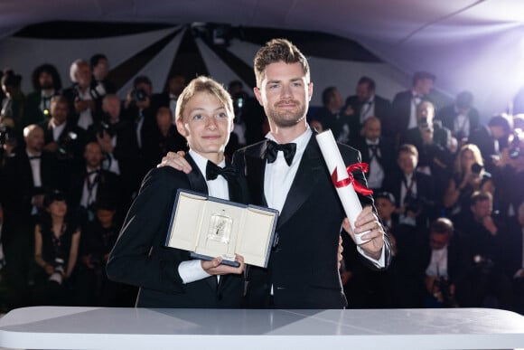 Lukas Dhont et Eden Embrine (Grand Prix pour " Close ") - Photocall de la remise des palmes lors de la cérémonie de clôture du 75ème Festival International du Film de Cannes. Le 28 mai 2022