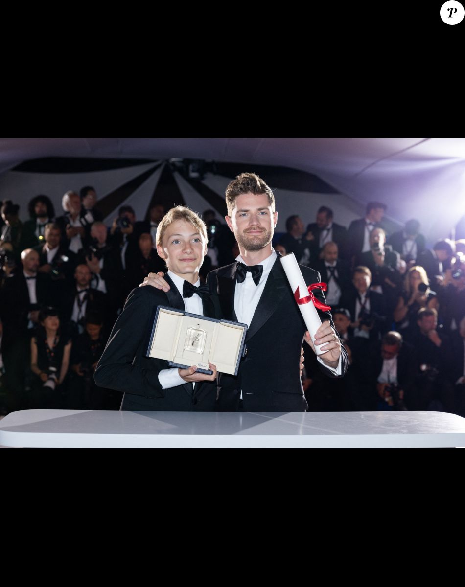 Lukas Dhont et Eden Embrine (Grand Prix pour " Close ") - Photocall de la remise des palmes lors de la cérémonie de clôture du 75ème Festival International du Film de Cannes. Le 28 mai 2022