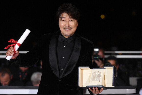 Song Kang-ho (Prix d'Interpretation Masculine pour " Broker ") - Photocall de la remise des palmes lors de la cérémonie de clôture du 75ème Festival International du Film de Cannes. Le 28 mai 2022