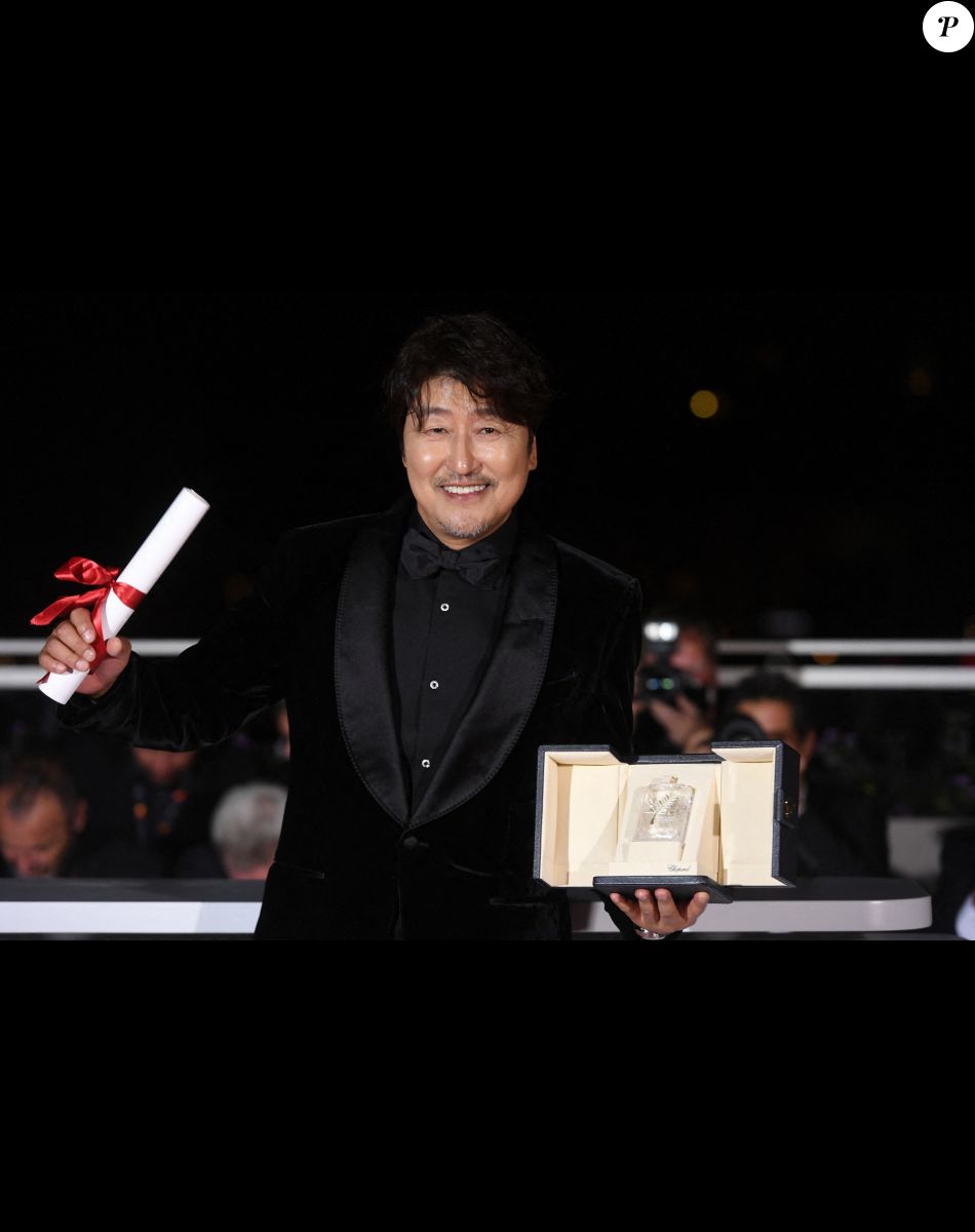 Song Kang-ho (Prix d'Interpretation Masculine pour " Broker ") - Photocall de la remise des palmes lors de la cérémonie de clôture du 75ème Festival International du Film de Cannes. Le 28 mai 2022