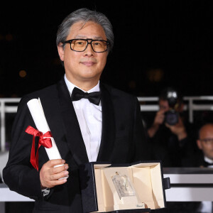 Park Chan-wook (Prix de la mise en scène pour " Decision to Leave ") - Photocall de la remise des palmes lors de la cérémonie de clôture du 75ème Festival International du Film de Cannes. Le 28 mai 2022