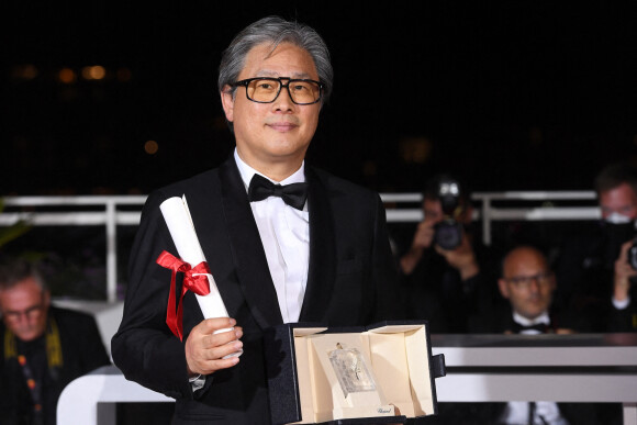 Park Chan-wook (Prix de la mise en scène pour " Decision to Leave ") - Photocall de la remise des palmes lors de la cérémonie de clôture du 75ème Festival International du Film de Cannes. Le 28 mai 2022