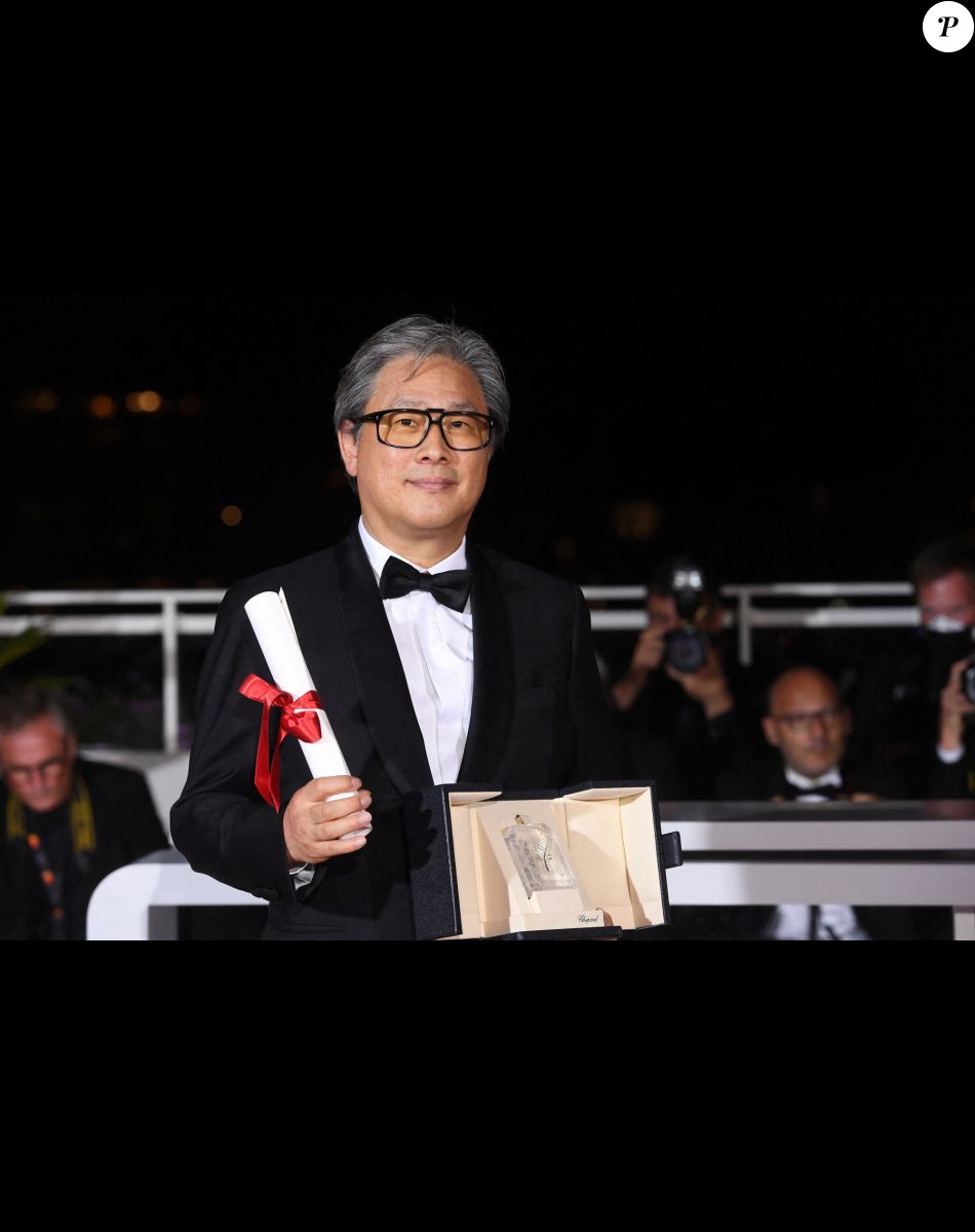 Park Chan-wook (Prix de la mise en scène pour " Decision to Leave ") - Photocall de la remise des palmes lors de la cérémonie de clôture du 75ème Festival International du Film de Cannes. Le 28 mai 2022