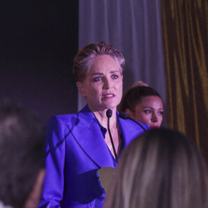 Sharon Stone - Photocall de la remise du prix international "Better World Fund" à D.Ouattara et S.Stone lors du 75ème Festival International du Film de Cannes. Le 22 mai 2022 © Jack Tribeca / Bestimage