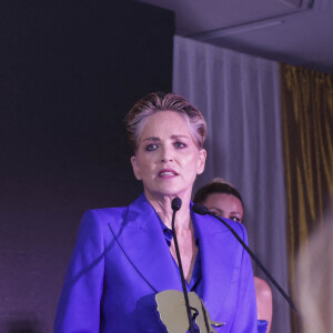 Sharon Stone - Photocall de la remise du prix international "Better World Fund" à D.Ouattara et S.Stone lors du 75ème Festival International du Film de Cannes. Le 22 mai 2022 © Jack Tribeca / Bestimage