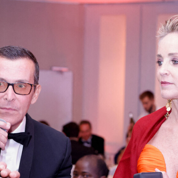 Manuel Collas de la Roche, Sharon Stone - Photocall de la remise du prix international "Better World Fund" à D.Ouattara et S.Stone lors du 75ème Festival International du Film de Cannes. Le 22 mai 2022 © Jack Tribeca / Bestimage