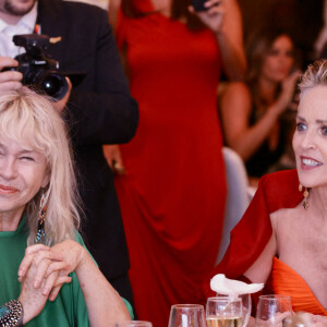 Sharon Stone - Photocall de la remise du prix international "Better World Fund" à D.Ouattara et S.Stone lors du 75ème Festival International du Film de Cannes. Le 22 mai 2022 © Jack Tribeca / Bestimage