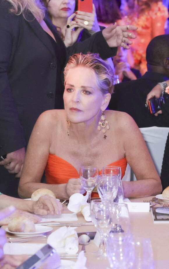 Sharon Stone - Photocall de la remise du prix international "Better World Fund" à D.Ouattara et S.Stone lors du 75ème Festival International du Film de Cannes. Le 22 mai 2022 © Jack Tribeca / Bestimage