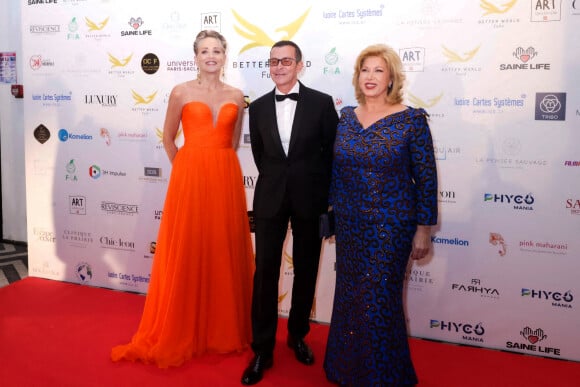 Sharon Stone, Manuel Collas de la Roche, Dominique Ouattara - Photocall de la remise du prix international "Better World Fund" à D.Ouattara et S.Stone lors du 75ème Festival International du Film de Cannes. Le 22 mai 2022 © Jack Tribeca / Bestimage